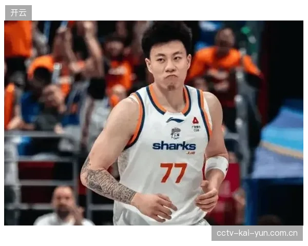 张镇麟转会上海后成为防守中坚，其锋线运动能力盘活全队防守轮转。